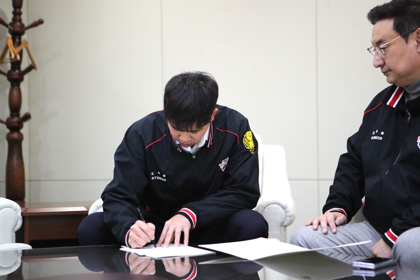 본문 이미지 - 임기영이 21일 KIA와 FA 계약을 맺었다 (KIA 타이거즈 제공)