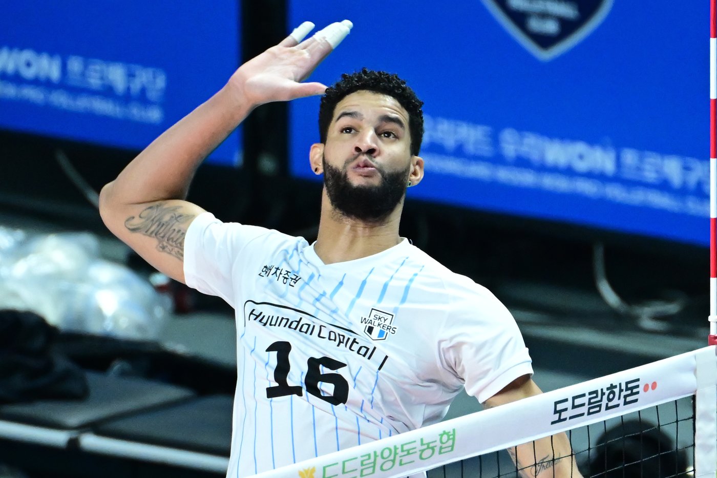 본문 이미지 - 팀의 연승을 이끈 레오. (한국배구연맹 제공) ⓒ News1 