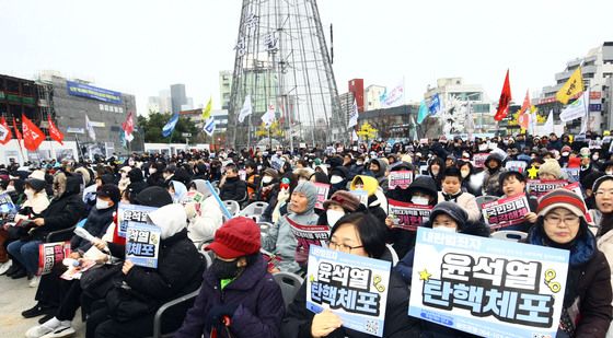 "윤석열을 체포하라"