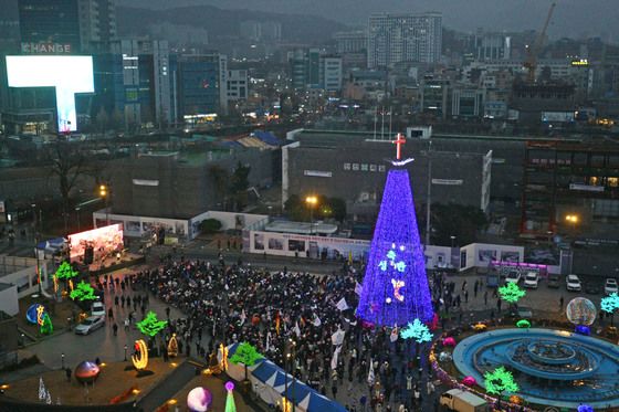 "탄핵 넘어 파면으로" 광주 1천명 금남로 탄핵집회