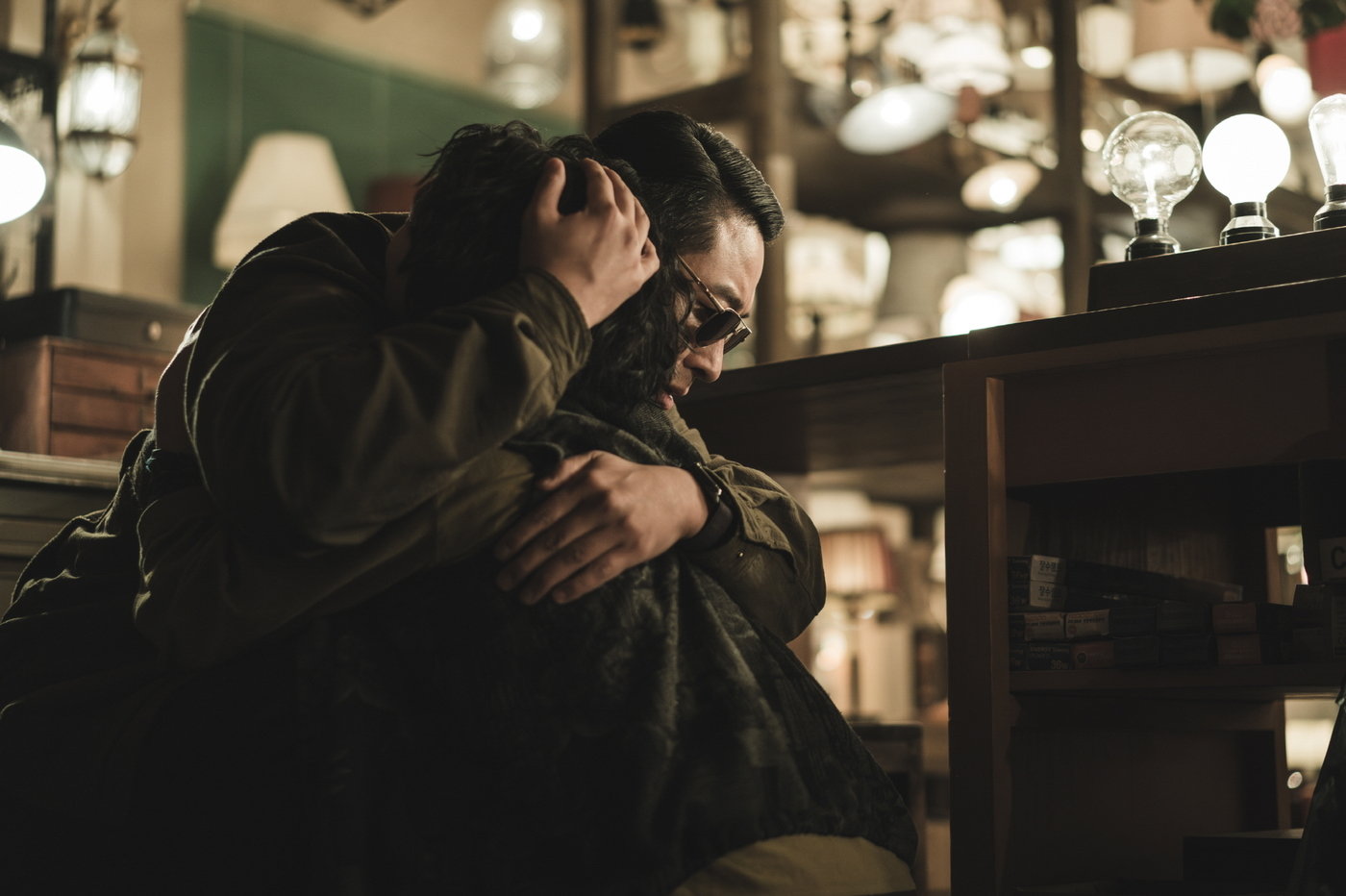 본문 이미지 - 조명가게 스틸 / 월트디즈니컴퍼니코리아