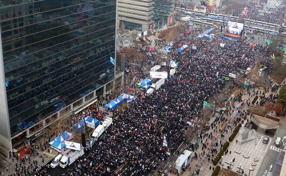 이번 주말에도 서울 도심 대규모 집회…'세종대로·사직로' 우회해야