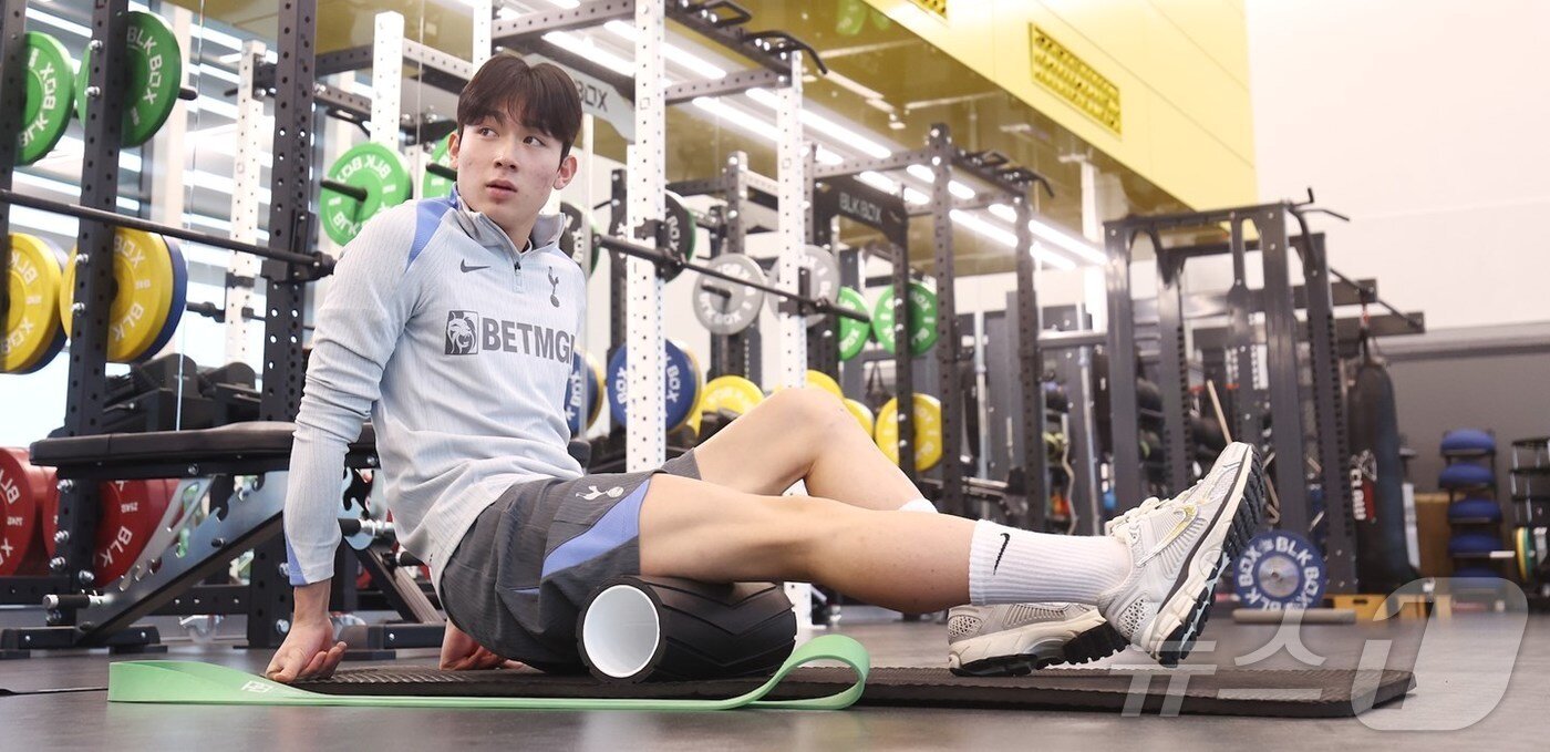 본문 이미지 - 토트넘에 합류한 양민혁&#40;18&#41;이 현지 적응에 들어갔다. &#40;토트넘 홈페이지 캡처&#41;2024.12.22/뉴스1