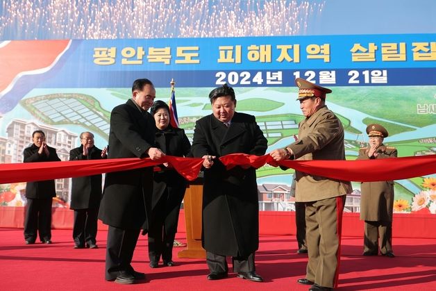 김정은 연말 광폭행보…내년 '경제·국방5개년계획' 동력 잇기