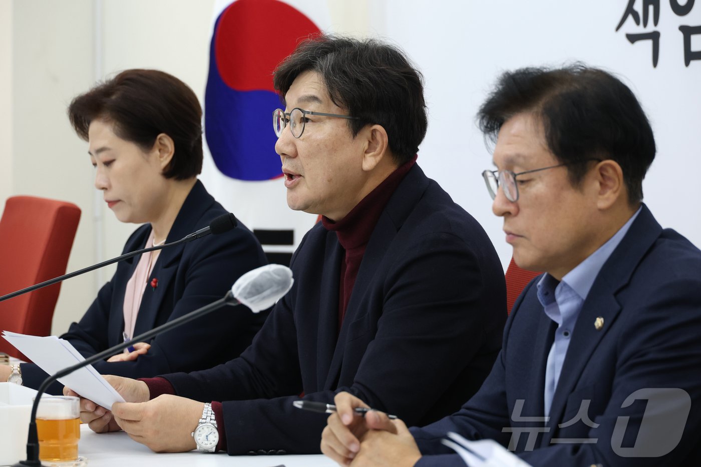 권성동 국민의힘 대표 권한대행 겸 원내대표가 22일 오전 서울 여의도 국회에서 현안 관련 기자간담회를 하고 있다. 2024.12.22/뉴스1 ⓒ News1 이광호 기자