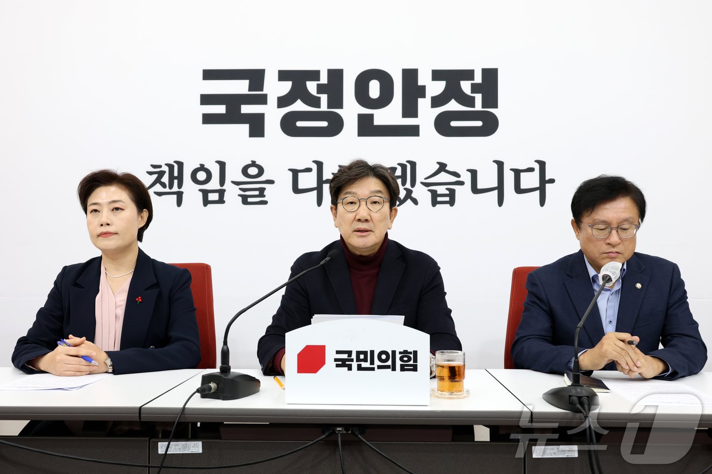 본문 이미지 - 권성동 국민의힘 대표 권한대행 겸 원내대표가 22일 오전 서울 여의도 국회에서 현안 관련 기자간담회를 하고 있다. 2024.12.22/뉴스1 ⓒ News1 이광호 기자