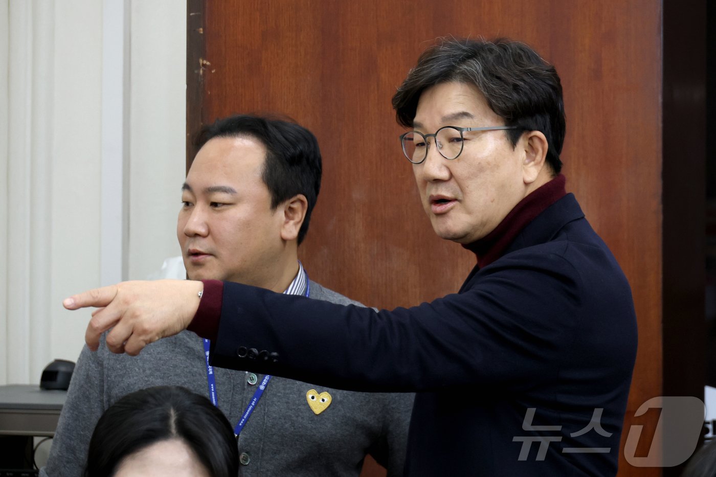 본문 이미지 - 권성동 국민의힘 대표 권한대행 겸 원내대표가 22일 오전 서울 여의도 국회에서 현안 관련 기자간담회에 참석하고 있다. 2024.12.22/뉴스1 ⓒ News1 이광호 기자