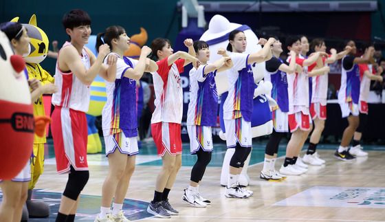 오늘은 라이벌 아닌 동업자…'즐기는 농구'로 축제 만끽한 한일 올스타