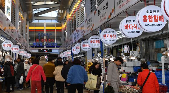 업그레이된 '죽도어시장 해산물 고래거리'