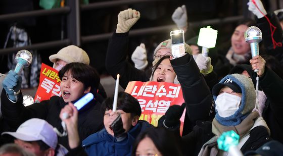 시민들의 외침 '윤석열 체포하라!'