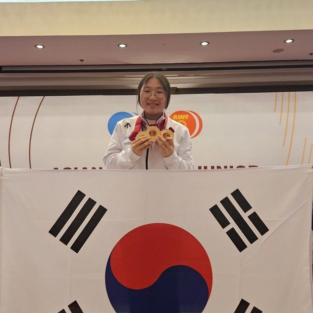 '역도 기대주' 이다연, 카타르 아시아선수권서 3관왕