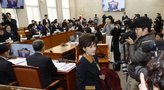 野 요구에 행안위 퇴장하는 박선영 진화위 위원장