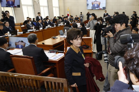 "尹 계엄 옹호하고 임명 절차 문제"…박선영 진화위원장 행안위 '퇴장'