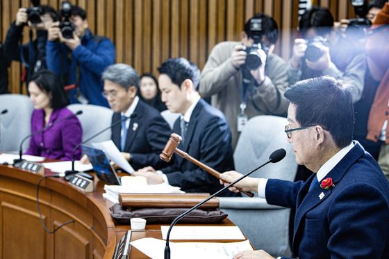 헌법재판관 3인 청문보고서 野 단독 채택…26일 본회의 상정