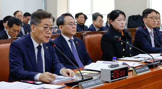 김용빈, 현수막 논란에 "선관위 의결 통해 유권 해석 기준 밝힐 것"