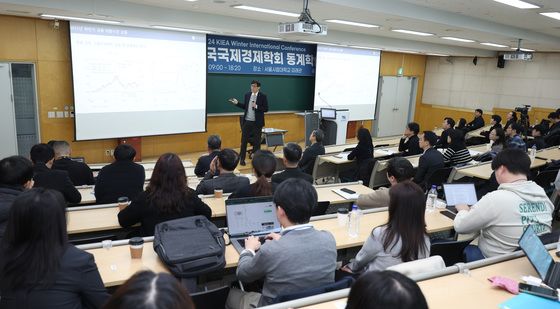 기조연설하는 이창용 한은 총재