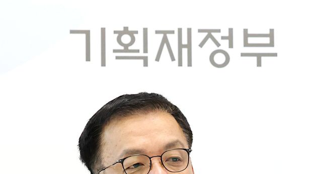 답변하는 최상목 경제부총리