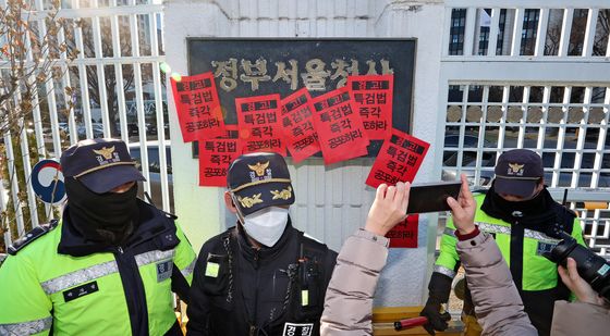 '한덕수 권한대행은 특검법 즉각 공포하라'