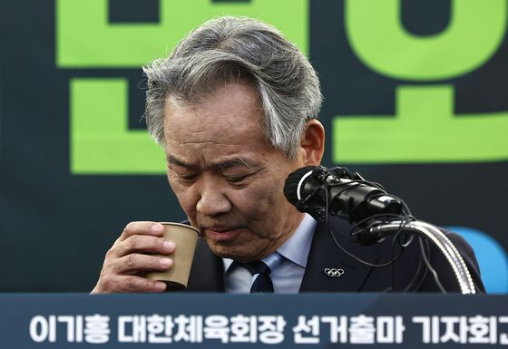 '비위 논란' 이기흥 전 대한체육회장, 직무정지 취소 소송 취하