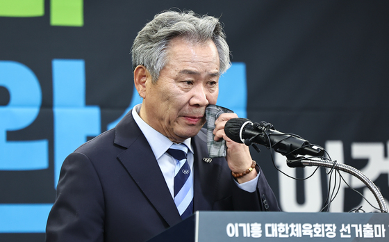 경찰, 이기흥 전 체육회장 부정채용 등 7개 혐의 불송치…1년 10개월 만