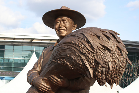 동대구역 박정희 동상 존치 판결에 대구 일부단체 반발
