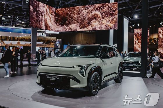 2024 파리모터쇼에서 선보인 기아 소형 전기 SUV &#39;EV3&#39;&#40;기아 제공&#41;.