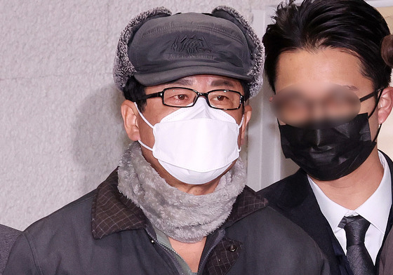 내란특검, 노상원 주거지서 '文정부 청와대 근무 군인' 문건 확보