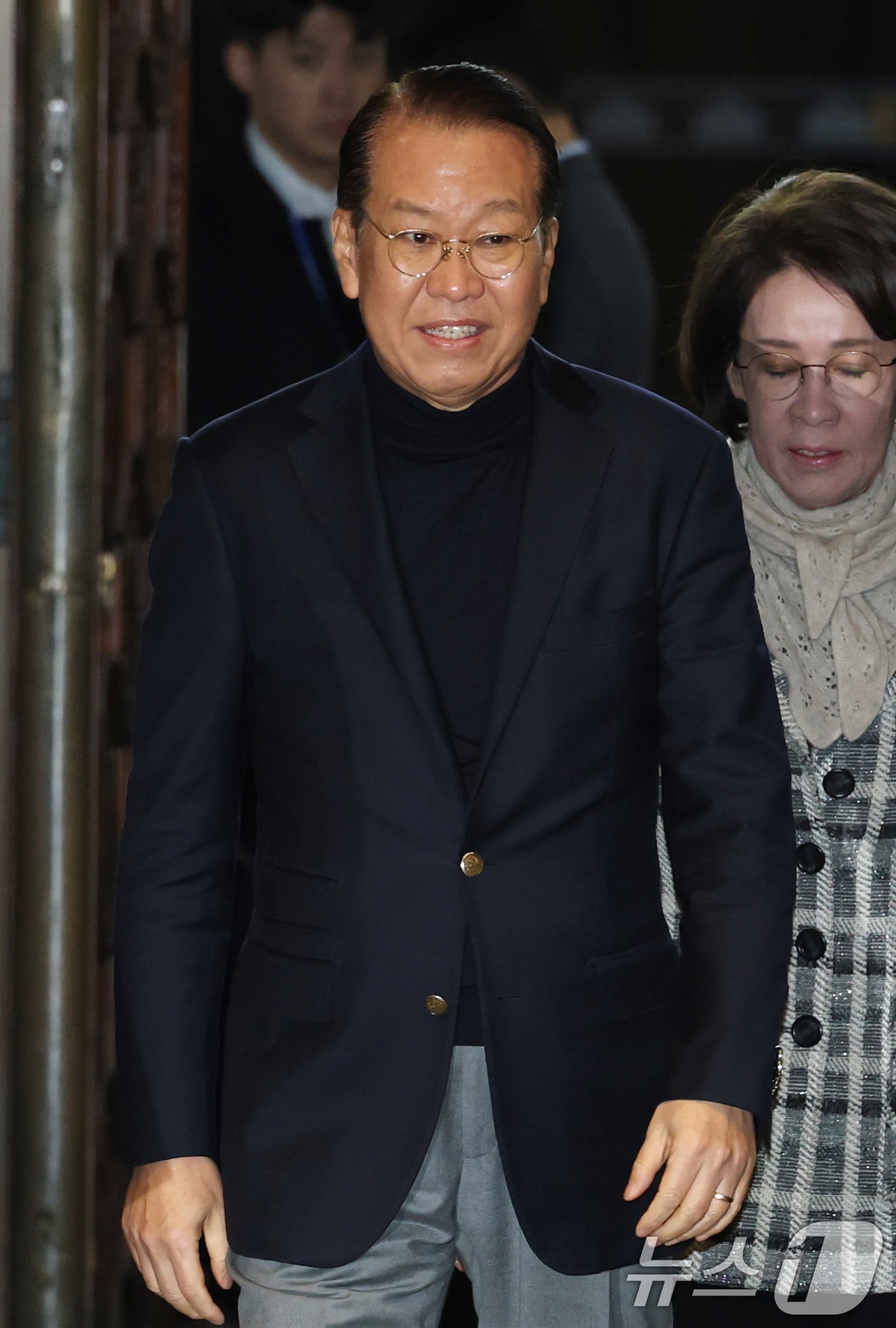 본문 이미지 - 국민의힘 비상대책위원장에 지명된 권영세 의원이 24일 오전 서울 여의도 국회에서 열린 의원총회에 참석하고 있다. 2024.12.24/뉴스1 ⓒ News1 이광호 기자