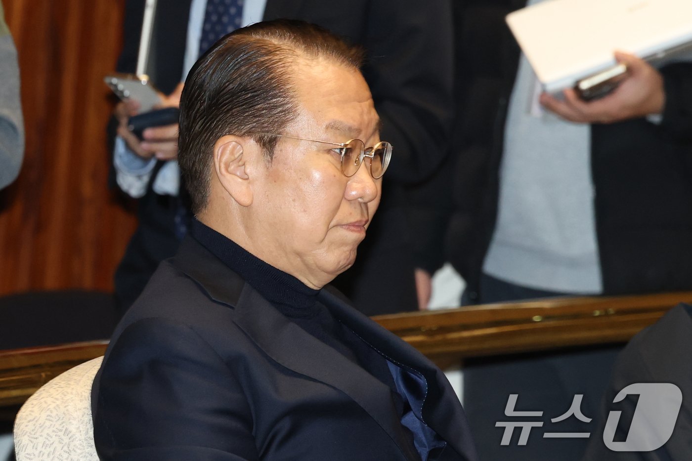 본문 이미지 - 국민의힘 비상대책위원장에 지명된 권영세 의원이 24일 오전 서울 여의도 국회에서 열린 의원총회에 참석해 있다. 2024.12.24/뉴스1 ⓒ News1 이광호 기자