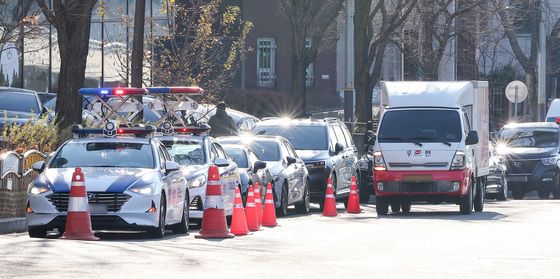 헌재 "尹탄핵 서류 20일로 송달 효력…27일 첫 변론 진행"