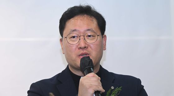 인사말하는 이문수 청년문간 사회적 협동조합 이사장