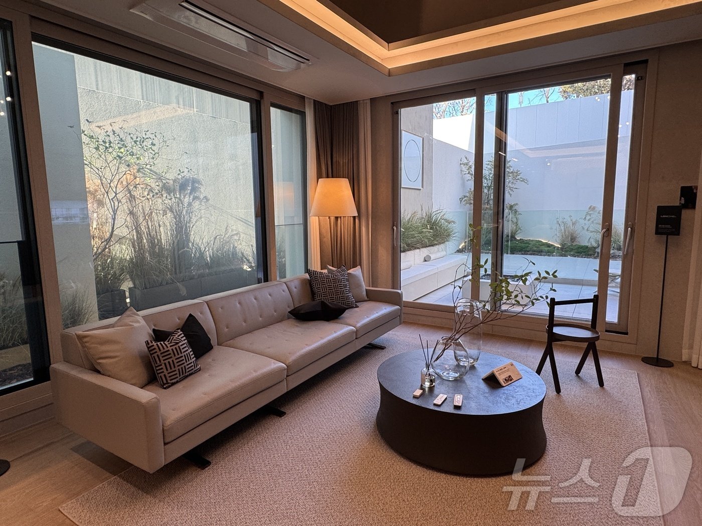 본문 이미지 - 24일 오전 서울 용산구 녹사평대로에 위치한 현대건설 한남4구역 &#39;디에이치 한강&#39; 홍보관.2024.12.24/뉴스1 ⓒ News1 한지명 기자