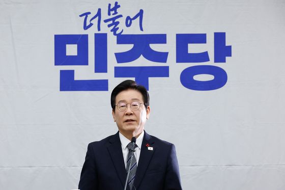 이재명 "예수께서 내란 어둠 몰아내는 국민들 곁에 함께 해주길"