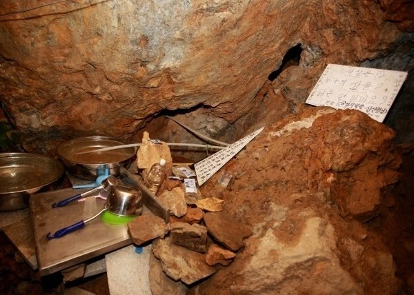 본문 이미지 - 충북 괴산 명산 영성동굴 샘물.(괴산군 제공)뉴스1