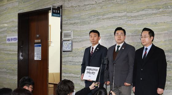 박찬대 '한덕수 권한대행  탄핵안 오늘 발의 않기로'