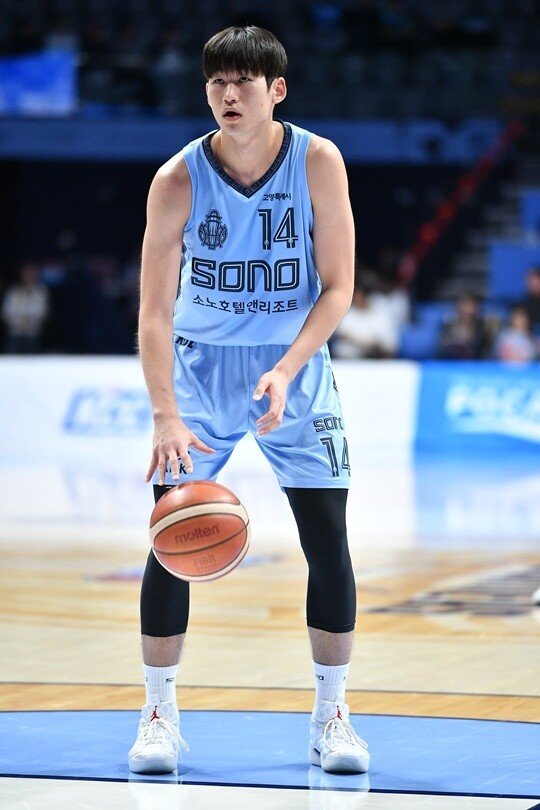 본문 이미지 - 고양 소노의 신인 이근준. (KBL 제공)