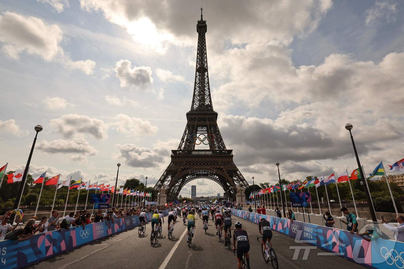 본문 이미지 - 파리 올림픽 남자 사이클 도로 경기 모습 ⓒ AFP=뉴스1