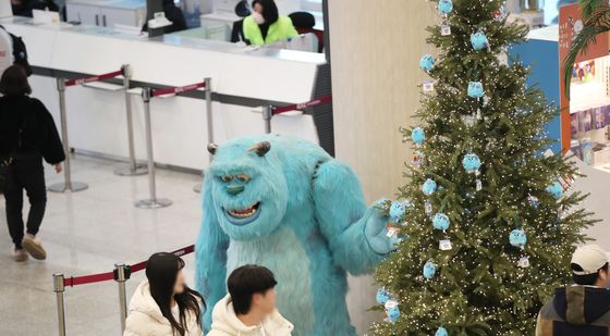 성탄절 제주공항 '눈이 즐겁네'