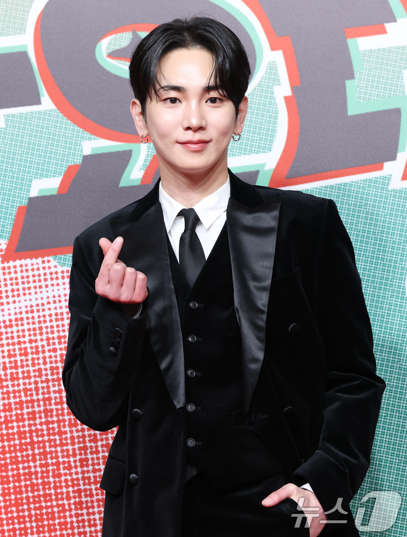 (인천=뉴스1) 권현진 기자 = 샤이니 키가 크리스마스인 25일 인천 인스파이어 아레나에서 열린 ‘2024 SBS 가요대전’(이하 ‘가요대전’) 레드카펫 행사에 참석해 포즈를 취하 …