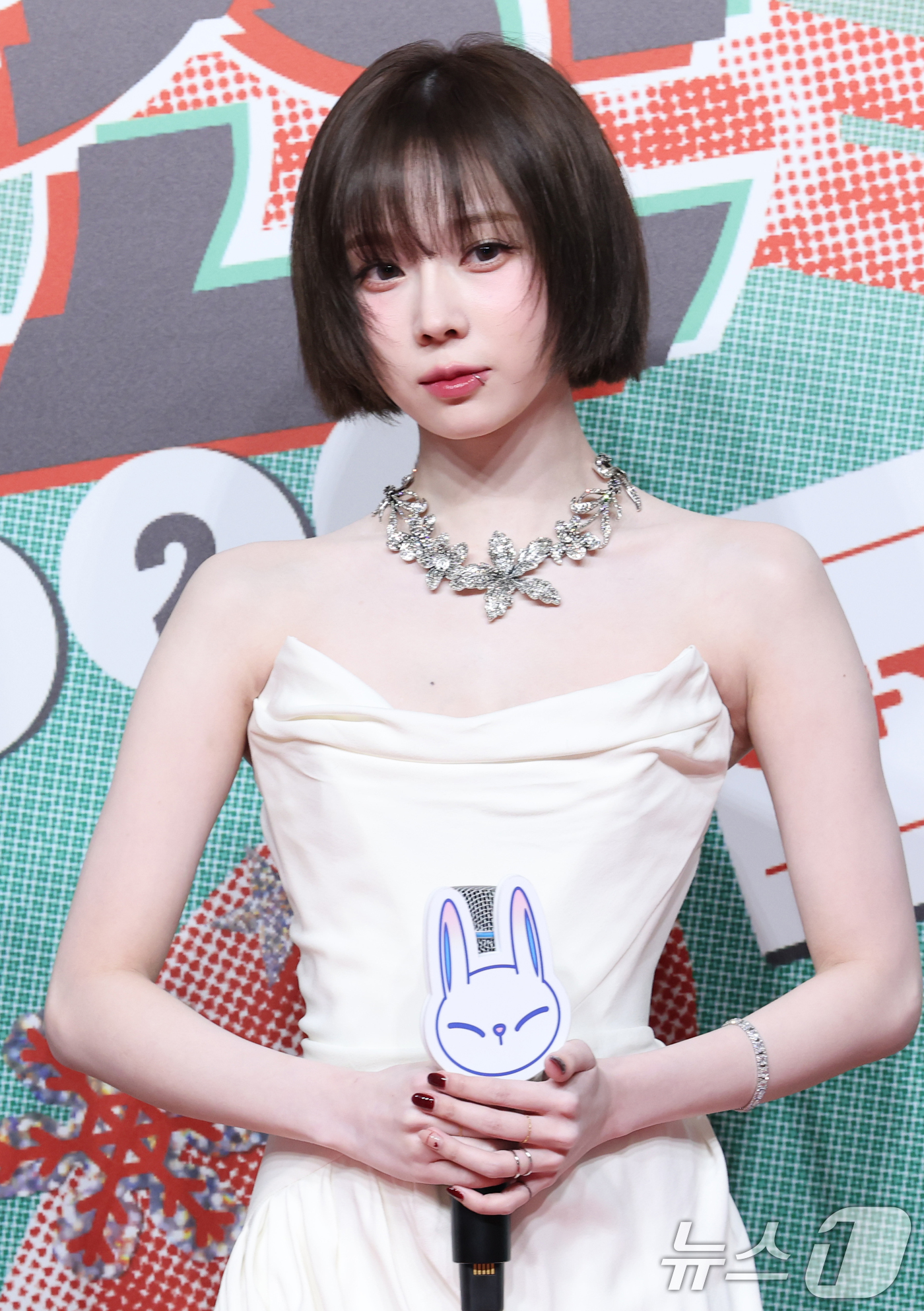 (인천=뉴스1) 권현진 기자 = 에스파 윈터가 크리스마스인 25일 인천 인스파이어 아레나에서 열린 ‘2024 SBS 가요대전’(이하 ‘가요대전’) 레드카펫 행사에 참석해 포즈를 취 …