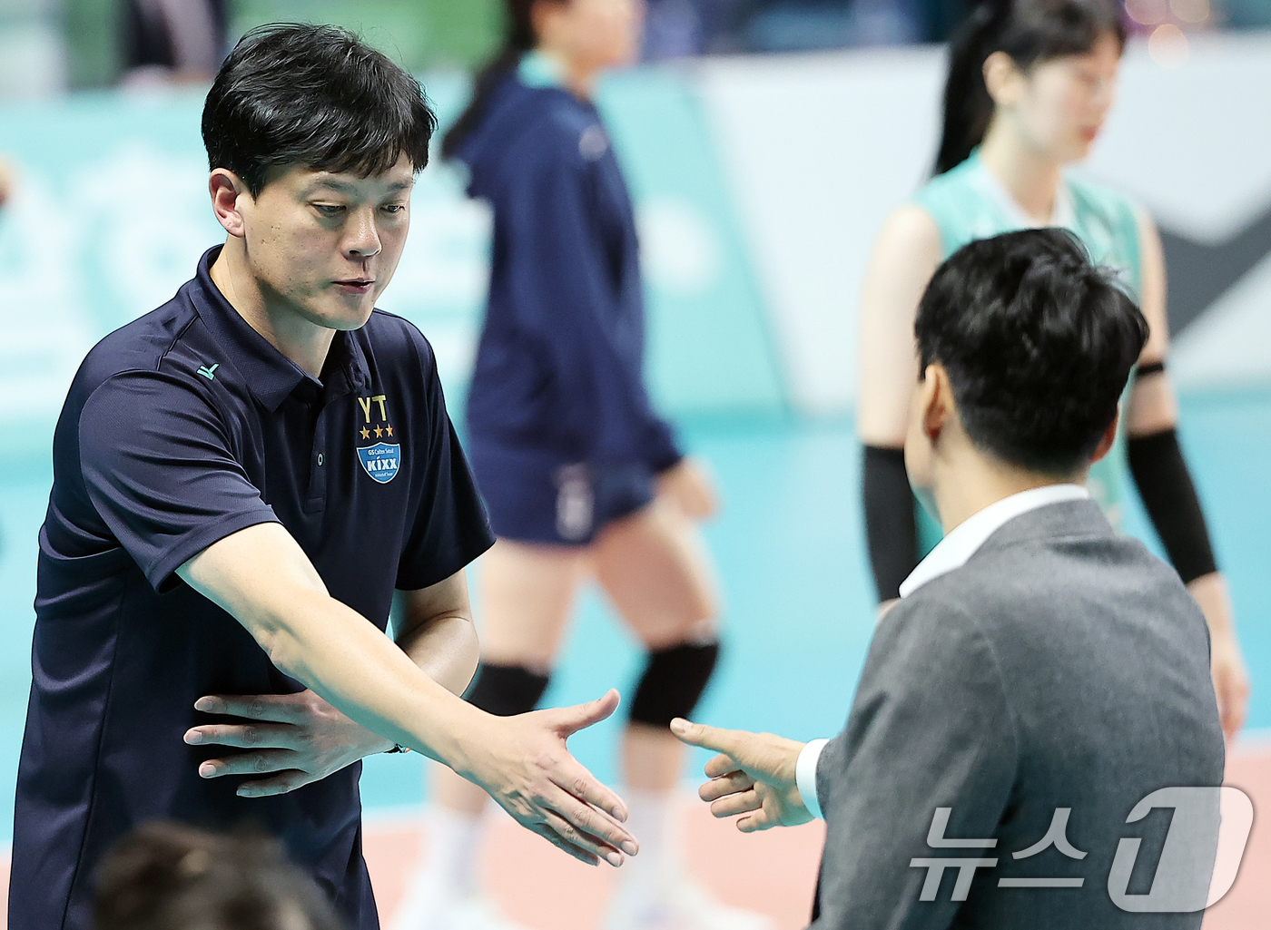 (서울=뉴스1) 김진환 기자 = 성탄절인 25일 오후 서울 중구 동호로 장충체육관에서 열린 2024-2025 도드람 V리그 GS칼텍스와 현대건설의 경기, 세트 스코어 0대3 패배하 …