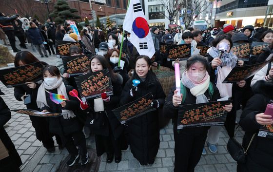 성탄절에도 尹 찬반 집회…"한덕수 체포" vs "관저 가서 캐럴"