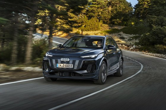 본문 이미지 - 2025년 상반기 출시 예정인 아우디 중형 전기 SUV 'Q6 e-트론'(아우디코리아 제공).