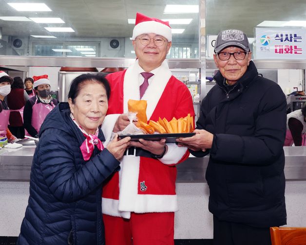 "도울수 있어 행복"…칠곡 무료 급식소 이용 어른신, 이웃돕기 성금 쾌척