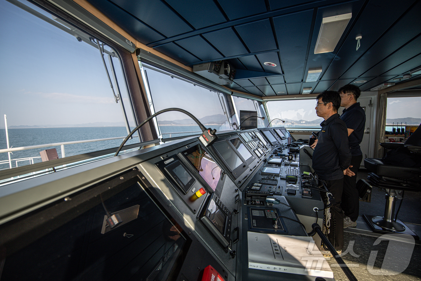 (서울=뉴스1) 이재명 기자 = 의정갈등이 지속된 2024년“오늘도 출항. 목적지는 백일도·동화도 입니다”의정갈등 속 묵묵히 섬주민의 건강을 지키는 병원선 ‘전남 511호’가 있다 …