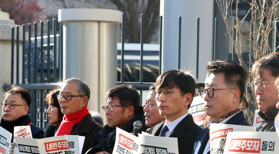 한반도 전쟁 유도 외환죄 고발 기자회견하는 시민사회 단체