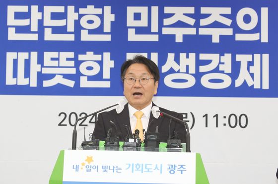 강기정 광주시장 "더 단단한 민주주의 따뜻한 민생경제로 힘"