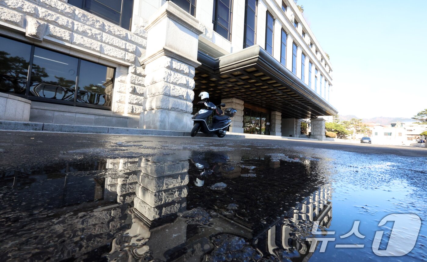 본문 이미지 - 서울 종로구 헌법재판소 모습. 2024.12.26/뉴스1 ⓒ News1 김명섭 기자