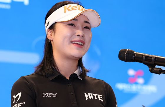 'LPGA 도전' 윤이나, 메인 스폰서 변경 검토…"미국 고물가 감당해야"