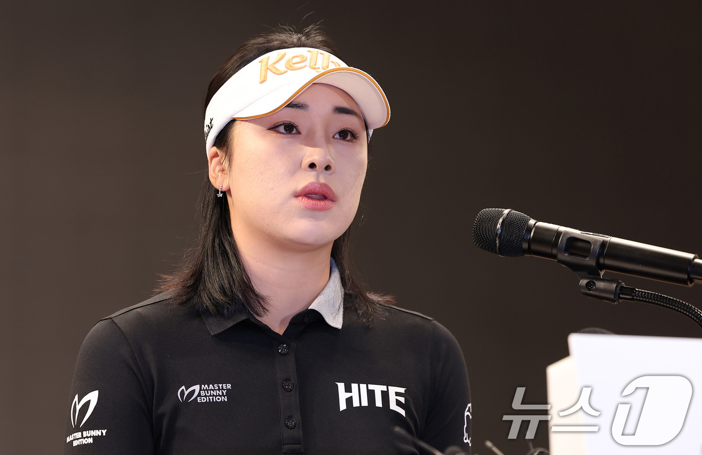 (서울=뉴스1) 김성진 기자 = 미국여자프로골프(LPGA)에 진출하는 프로골퍼 윤이나 프로가 26일 서울 여의도 CCMM빌딩 루나미엘레 컨벤션에서 열린 기자간담회에서 취재진의 질문 …